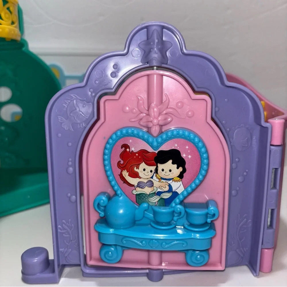 Fisher-Price Little People Disney Ariel Undersea Castle Playset Ariel’s Grotto - Picture 4 of 13